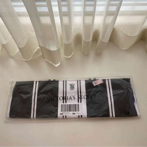 NWT Victoria’s Secret VS Striped Tote - Picture 8 of 10